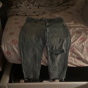 Distressed light blue Jeans